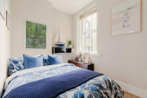 Artistic Pied-à-Terre, Steps from the Tube, Moments from London's Heart